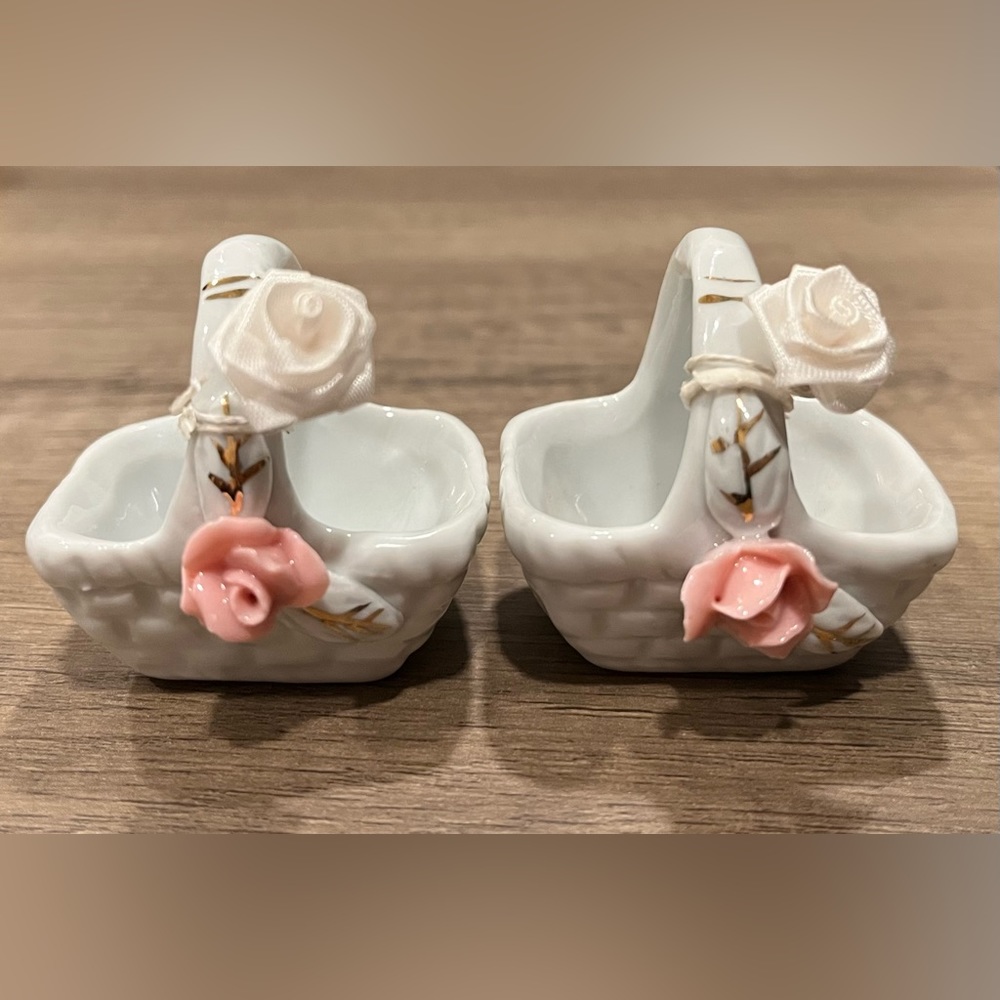 Set of 2 VTG Lung’s Ceramic Mini Flower Baskets Pink White Colored Flowers Cute